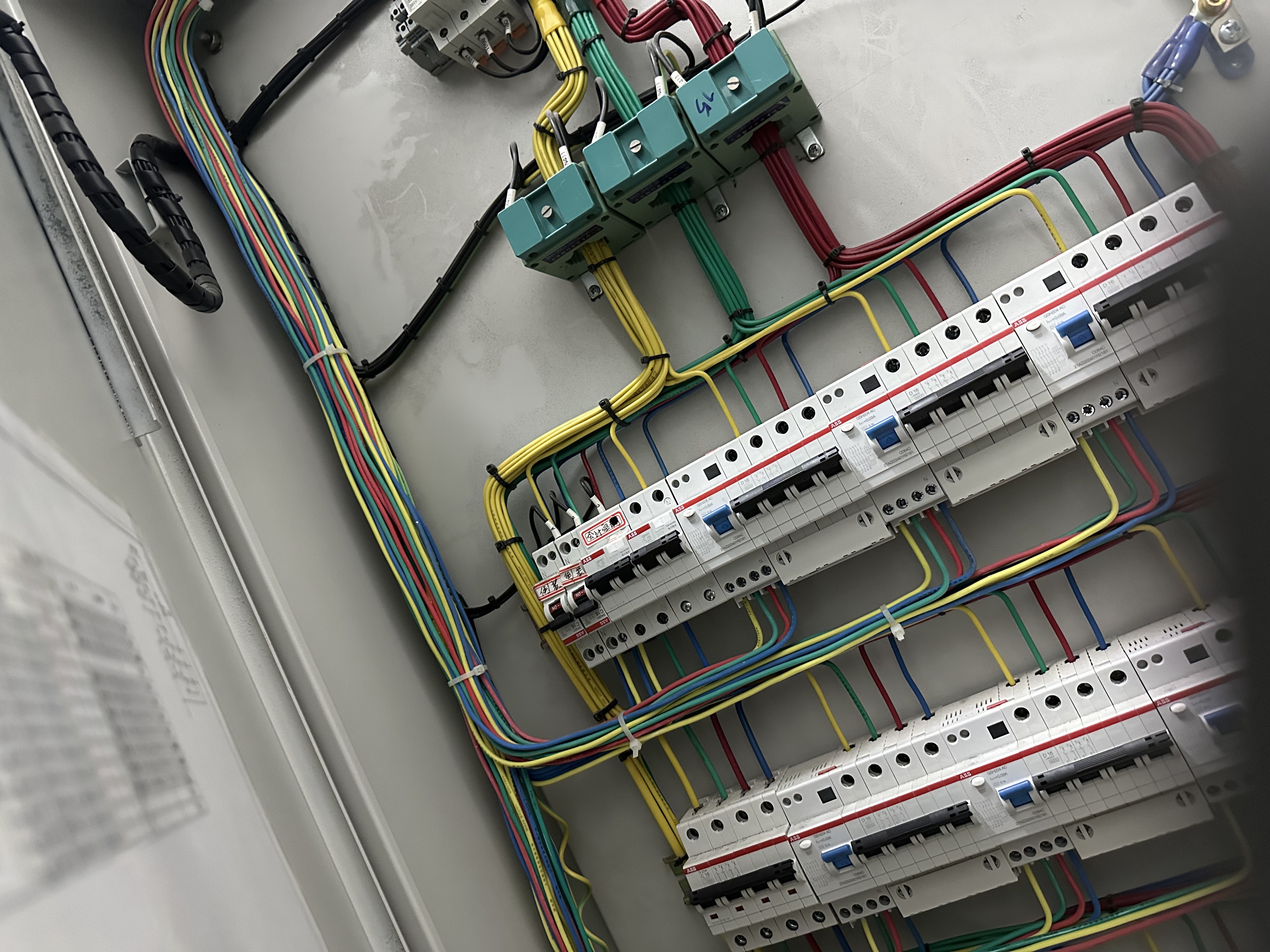 机柜2(左上角为空调)